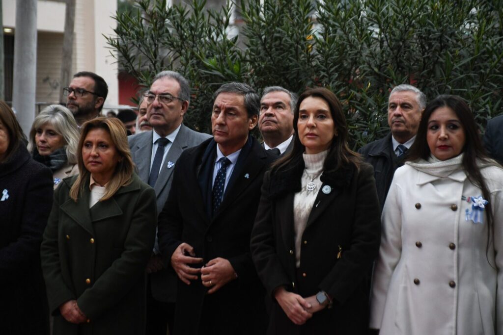 Autoridades de la Provincia participaron del acto en homenaje al General Martín Miguel de Güemes Autoridades de la Provincia participaron del acto en homenaje al General Martín Miguel de Güemes