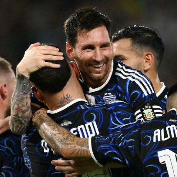 La FIFA definió la indumentaria de la Selección Argentina para los partidos de la fase de grupos del Mundial 2026