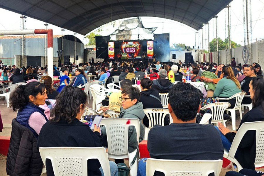 La Compañía de Danzas Folklóricas Ashpa Súmaj congregó a más de mil personas en su tradicional Gran Peña Anual