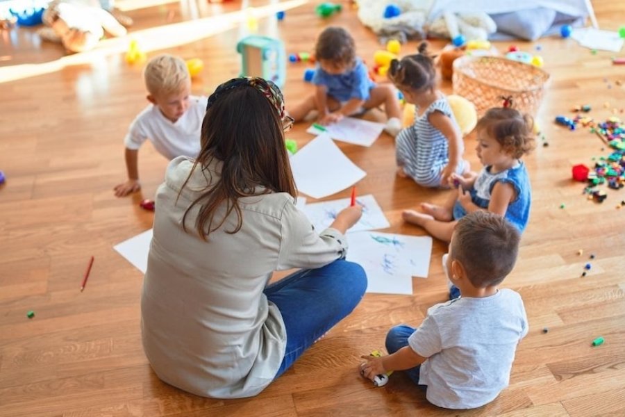 Demografía y educación: un informe de Argentinos por la Educación proyecta cobertura total en el nivel inicial para 2027 debido al descenso de la natalidad