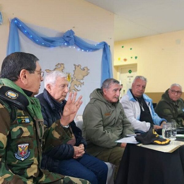 Estudiantes de La Represa compartieron un encuentro literario con veteranos de la Guerra de Malvinas