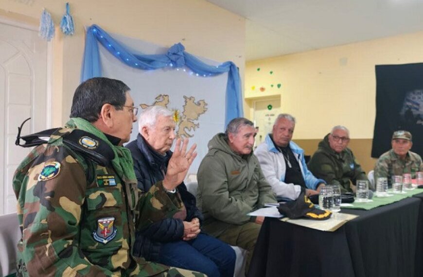 Estudiantes de La Represa compartieron un encuentro literario con veteranos de la Guerra de Malvinas