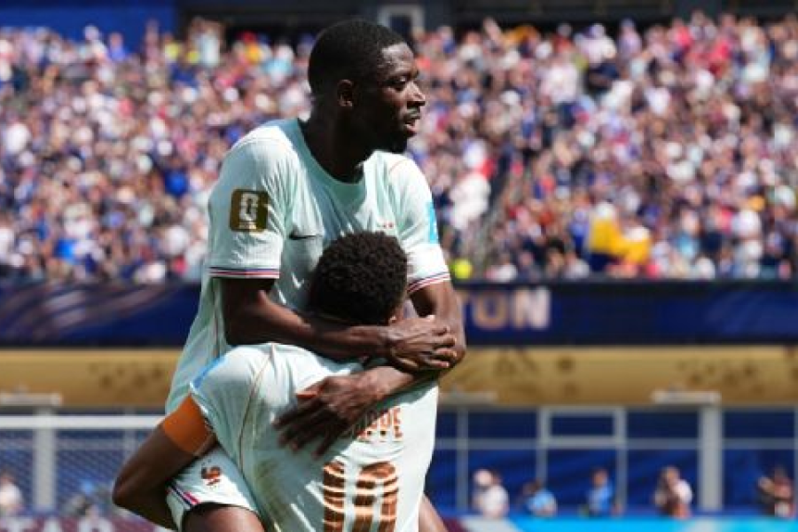 El seleccionado de Francia aseguró la primera posición del Grupo I de la Copa Mundial tras vencer al combinado escandinavo en Boston