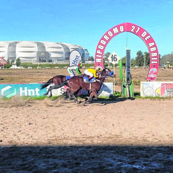 El ejemplar al cuidado de Daniel Muratore se adjudicó la prueba central del circo hípico santiagueño y hoy se disputa la segunda reunión del fin de semana