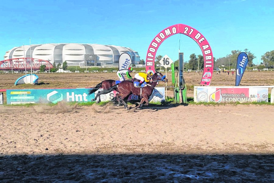 El ejemplar al cuidado de Daniel Muratore se adjudicó la prueba central del circo hípico santiagueño y hoy se disputa la segunda reunión del fin de semana