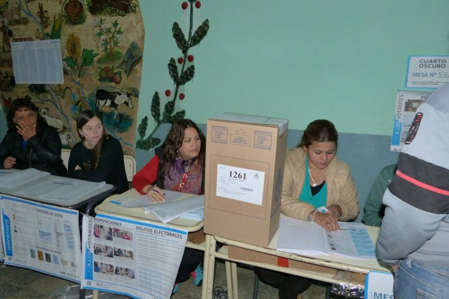 Las principales fuerzas políticas formalizaron sus listas de candidatos para disputar las intendencias de doce municipios de segunda y tercera categoría el próximo 2 de agosto