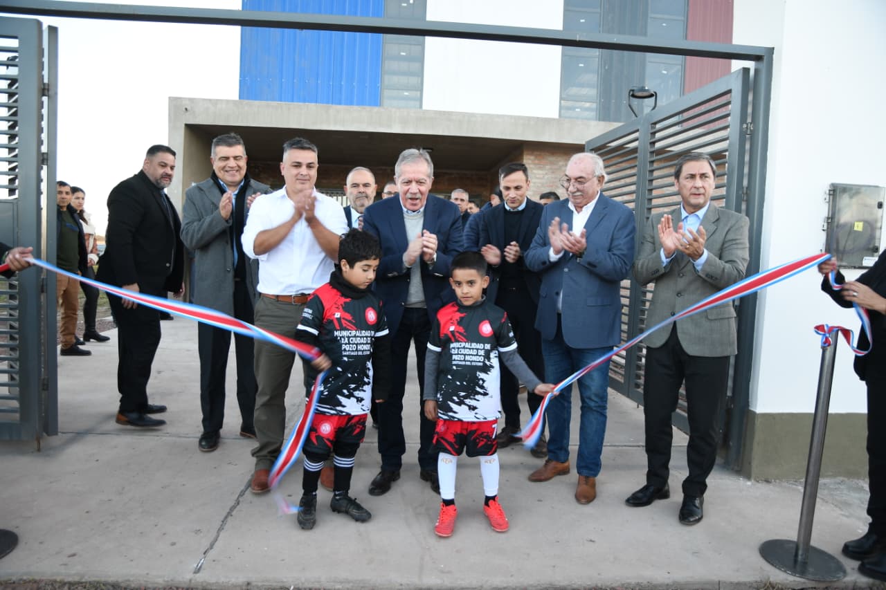 El Goberndor Elías Suárez inauguró un polideportivo y otras obras en Pozo Hondo