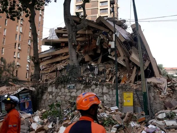 El balance oficial en Venezuela se eleva a 1.430 muertos y los equipos de rescate intensifican la búsqueda de sobrevivientes entre los escombros