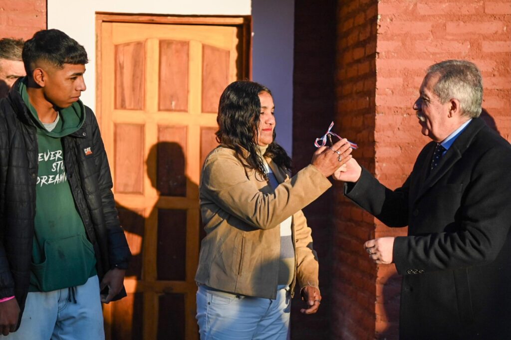 La provincia alcanzó las 34.000 viviendas sociales construidas y entregadas en todo el territorio santiagueño La provincia alcanzó las 34.000 viviendas sociales construidas y entregadas en todo el territorio santiagueño