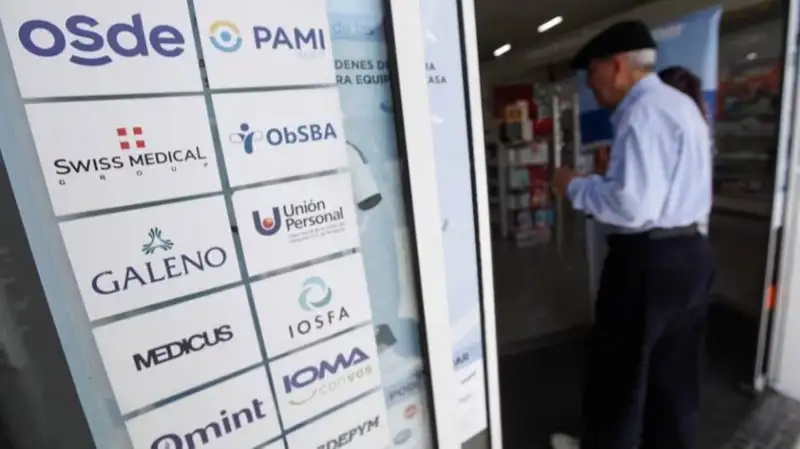 El Gobierno flexibilizó los límites al financiamiento sindical tras una negociación entre Diego Santilli y la CGT El Gobierno flexibilizó los límites al financiamiento sindical tras una negociación entre Diego Santilli y la CGT