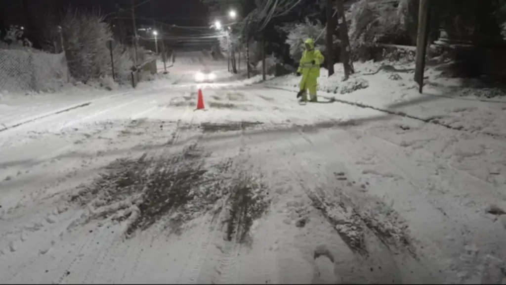 Bariloche declaró la emergencia climática por las intensas nevadas y solicitó reducir la circulación Bariloche declaró la emergencia climática por las intensas nevadas y solicitó reducir la circulación
