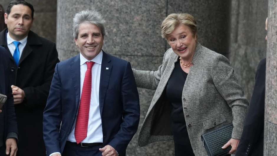 Georgieva reveló que está preocupada porque ve que el ajuste de Milei no tiene consenso social ni político Georgieva reveló que está preocupada porque ve que el ajuste de Milei no tiene consenso social ni político