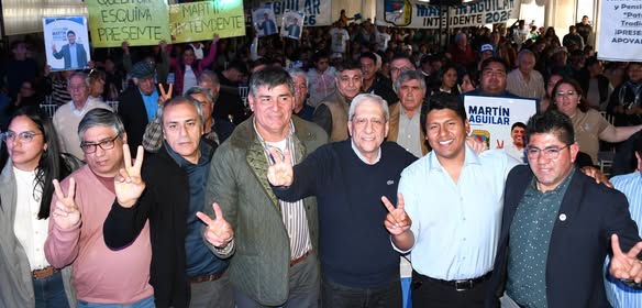 El candidato Martín Aguilar lanzó su campaña a intendente en Nueva Esperanza junto al presidente del Partido Justicialista (PJ) José Emilio Neder El candidato Martín Aguilar lanzó su campaña a intendente en Nueva Esperanza junto al presidente del Partido Justicialista (PJ) José Emilio Neder
