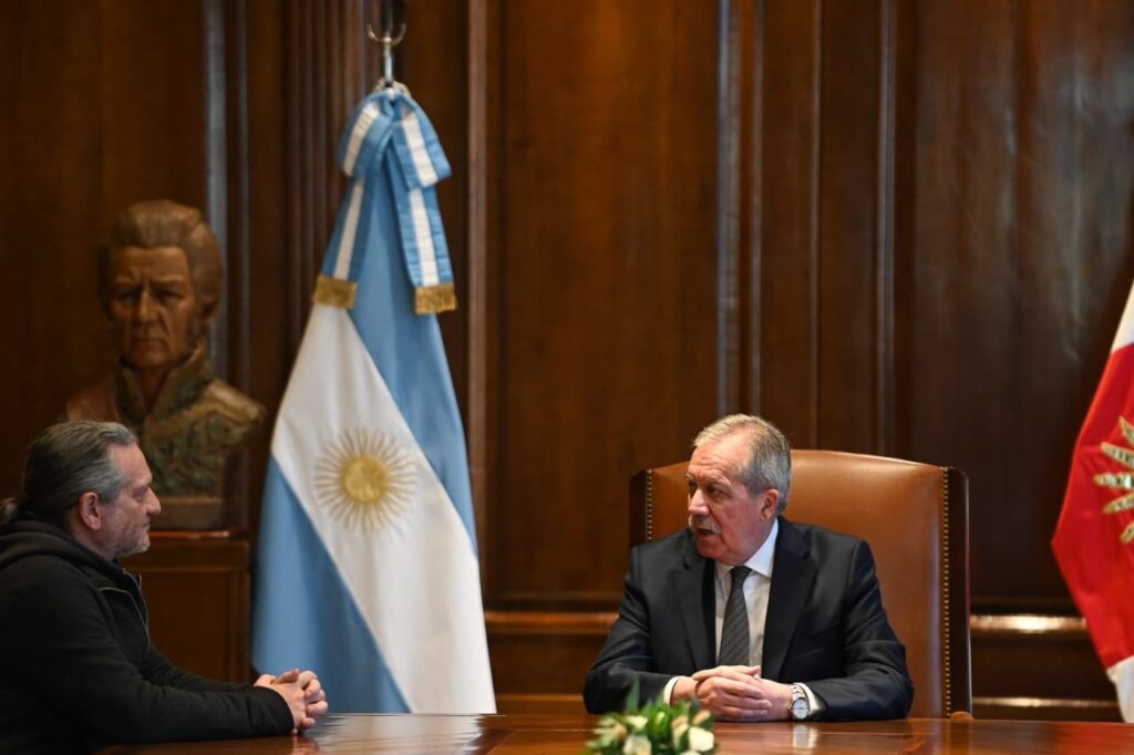 El Gobernador Elías Suárez recibió al reconocido filósofo Darío Sztajnszrajber El Gobernador Elías Suárez recibió al reconocido filósofo Darío Sztajnszrajber