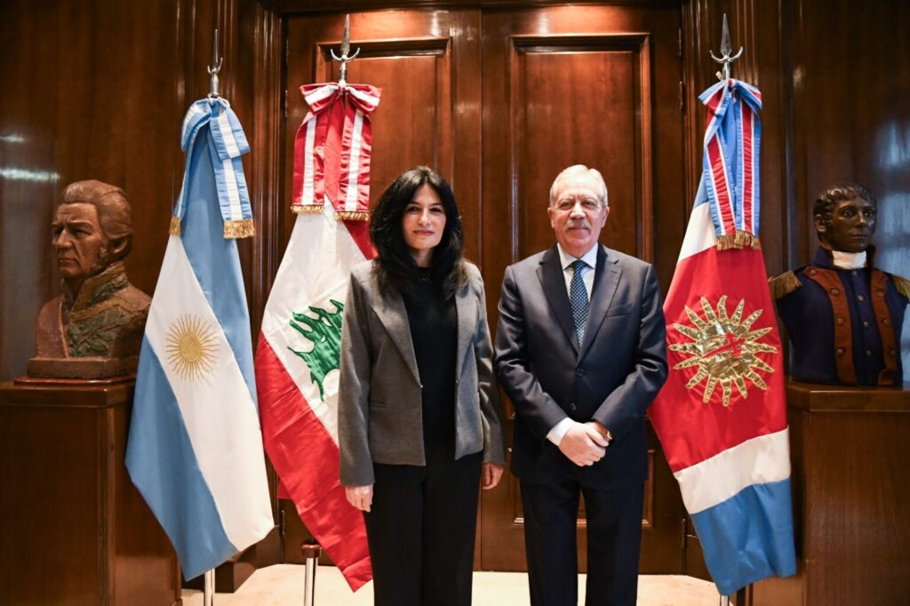 El gobernador Elías Suárez recibió la visita de la embajadora de la República Libanesa El gobernador Elías Suárez recibió la visita de la embajadora de la República Libanesa