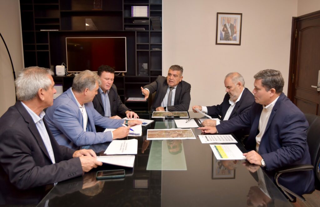 El Gobierno provincial avanza con el plan de reparación reconstrucción y construcción de defensas hídricas en todo el territorio santiagueño El Gobierno provincial avanza con el plan de reparación reconstrucción y construcción de defensas hídricas en todo el territorio santiagueño