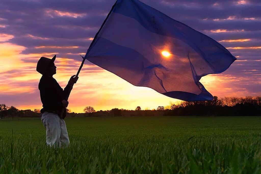 Convocan a una jornada de reflexión y debate sobre la ley de tierras y la soberanía nacional Convocan a una jornada de reflexión y debate sobre la ley de tierras y la soberanía nacional