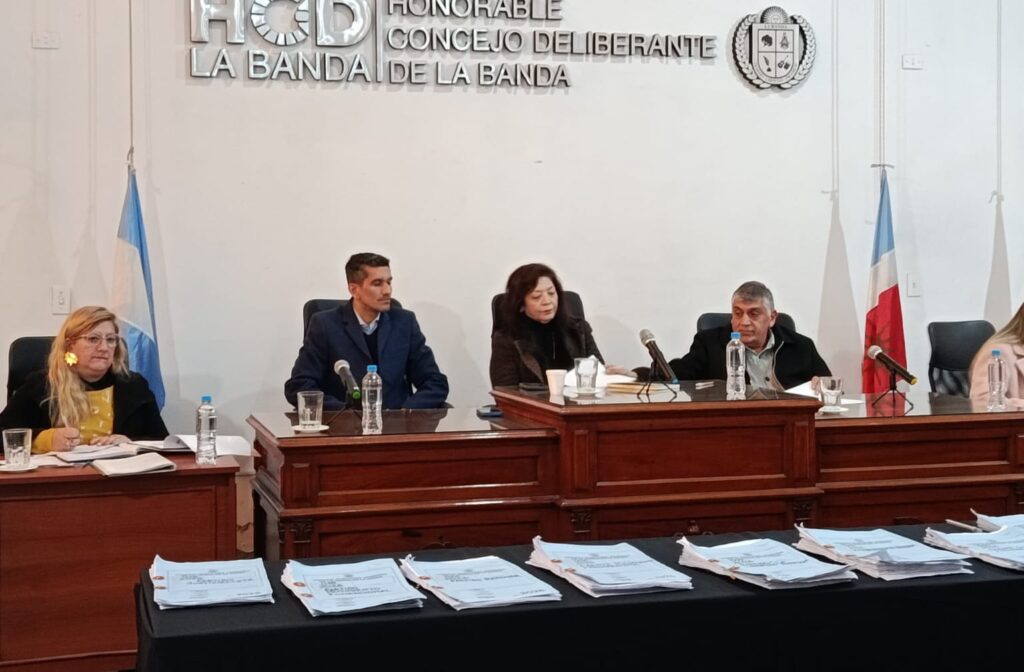 El Frente Renovador impugnó la candidatura a intendente del Frente Compromiso y Unidad, mientras que La Libertad Avanza cuestionó la residencia de postulantes del Frente Cívico.