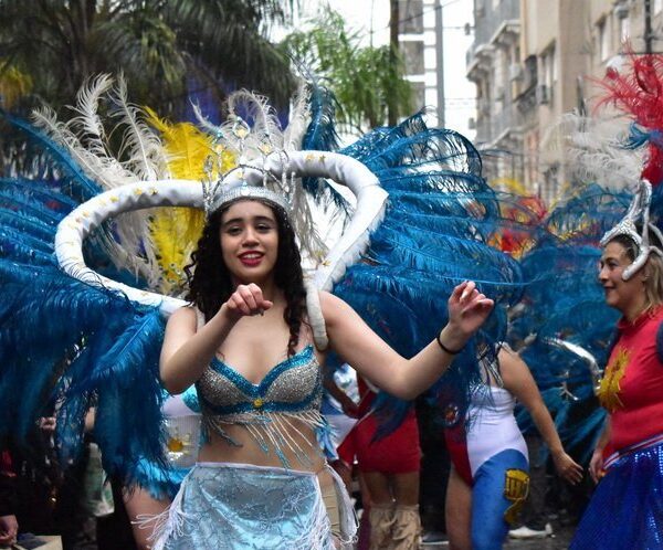 La Acción Teatral Urbana intervino las calles del microcentro por el aniversario de la ciudad
