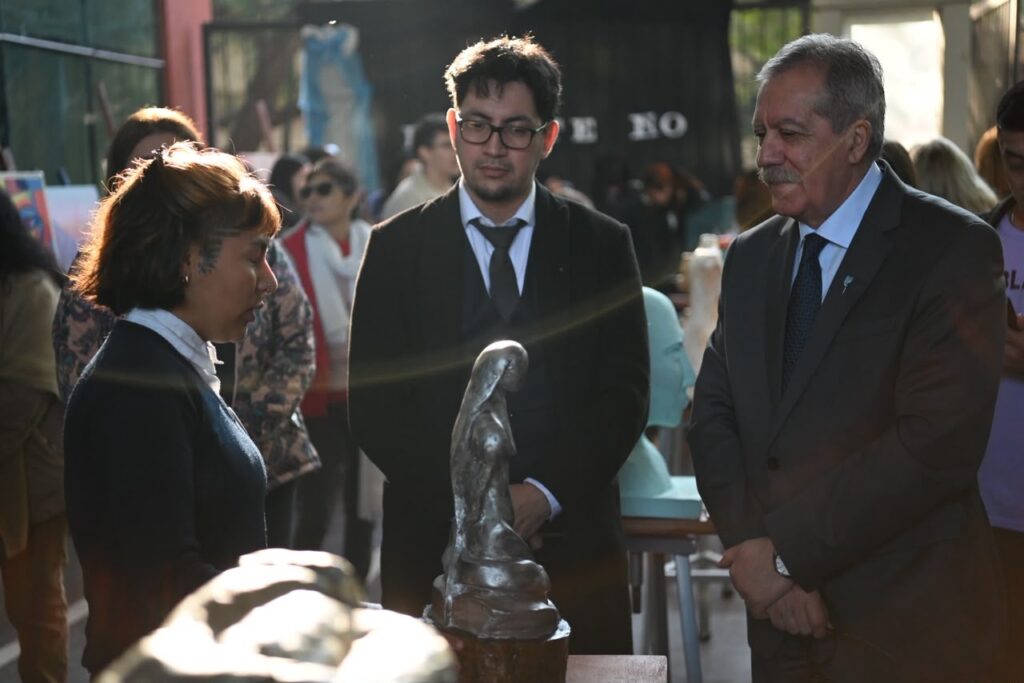 Elías Suárez participó de la apetura de la 1° Muestra Anual del Instituto Superior de Bellas Artes “Juan Yaparí” Elías Suárez participó de la apetura de la 1° Muestra Anual del Instituto Superior de Bellas Artes “Juan Yaparí”
