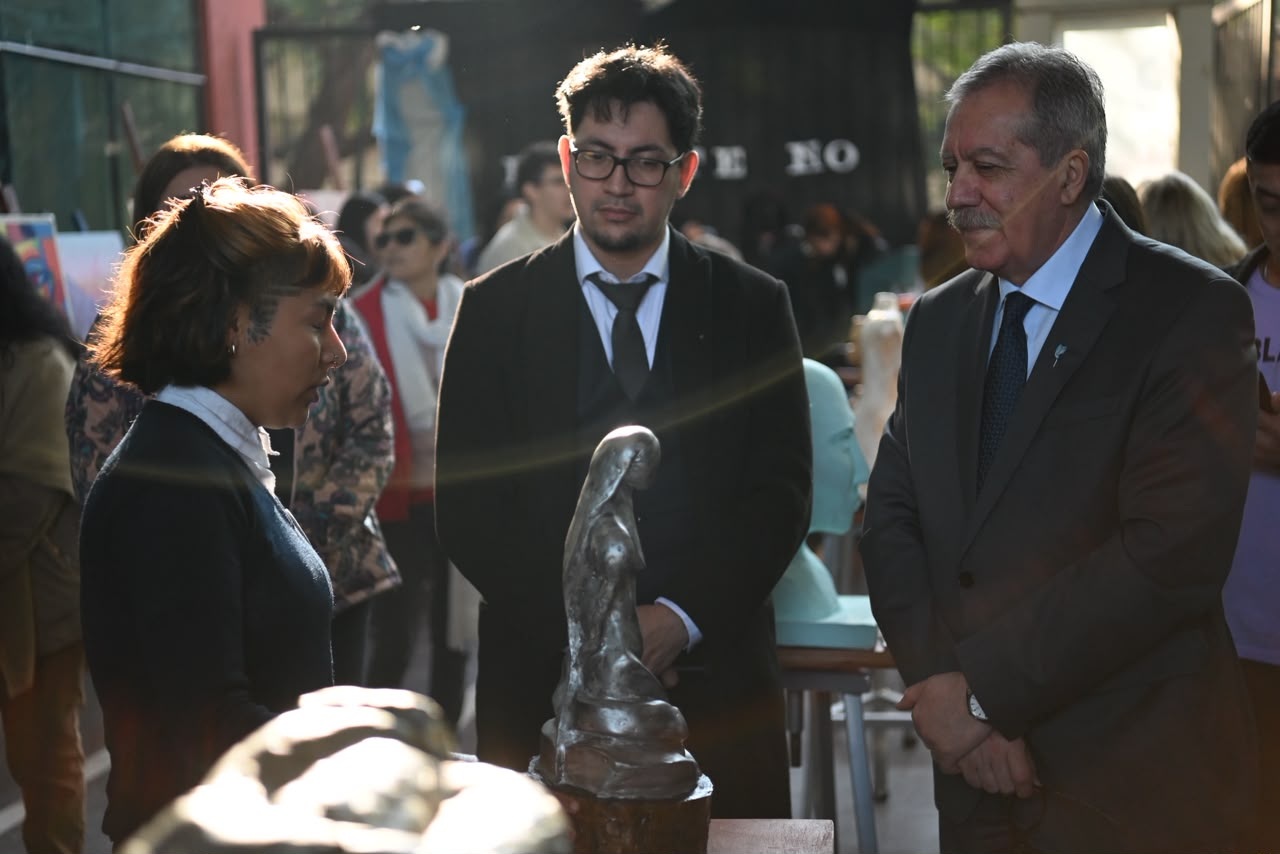 Elías Suárez participó de la apetura de la 1° Muestra Anual del Instituto Superior de Bellas Artes “Juan Yaparí”