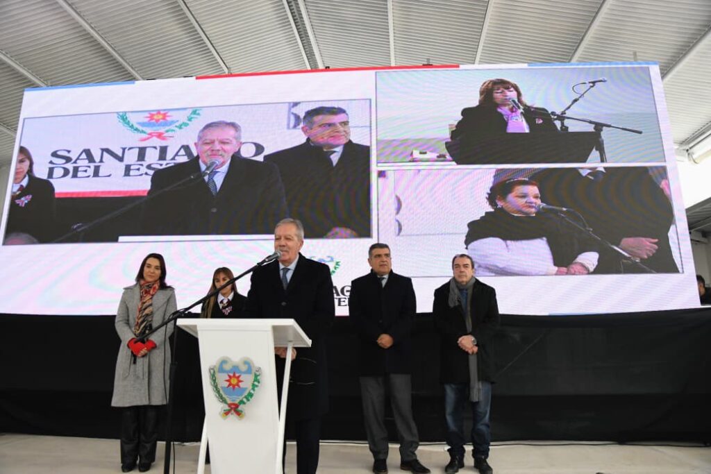 El Gobernador Elías Súarez inauguró en forma simultánea importantes obras en tres instituciones educativas del departamento Banda
