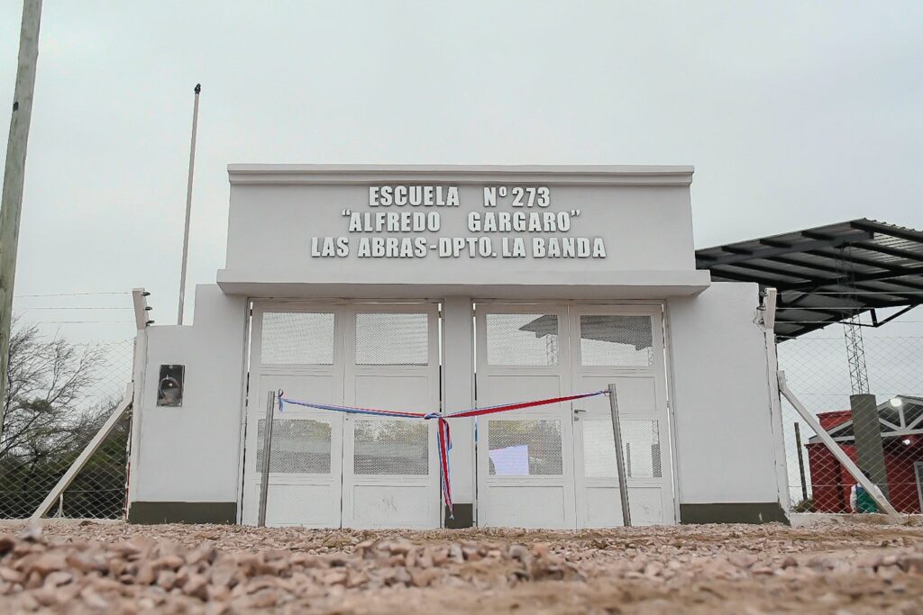 Modernas aulas, conectividad y nuevos espacios: así son las obras educativas inauguradas en el departamento Banda