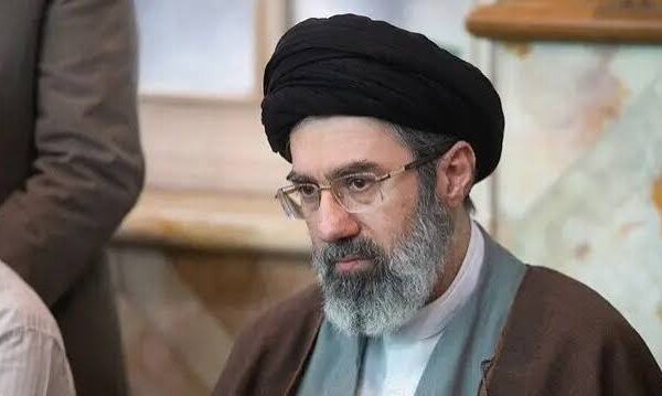 El líder supremo de Irán ratificó que habrá represalias contra los responsables de la muerte del ayatolá Alí Jamenei, mientras Washington mantiene activos sus planes de disuasión militar generalizada