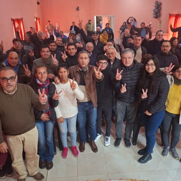 Carlos Silva Neder encabezó un plenario en Guasayán para respaldar la postulación de Oscar Daniel Juárez rumbo a las elecciones municipales