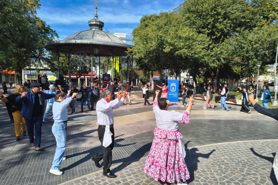 El evento artístico se desarrollará este sábado en la Retreta de la Plaza Libertad con la actuación de Flor Lobo, El Rosedal, Carlos Quiroga y el profesor Miguel Serrano