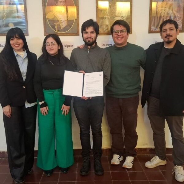 Estudiantes universitarios impulsan talleres de educación ambiental para erradicar microbasurales en Santiago y La Banda