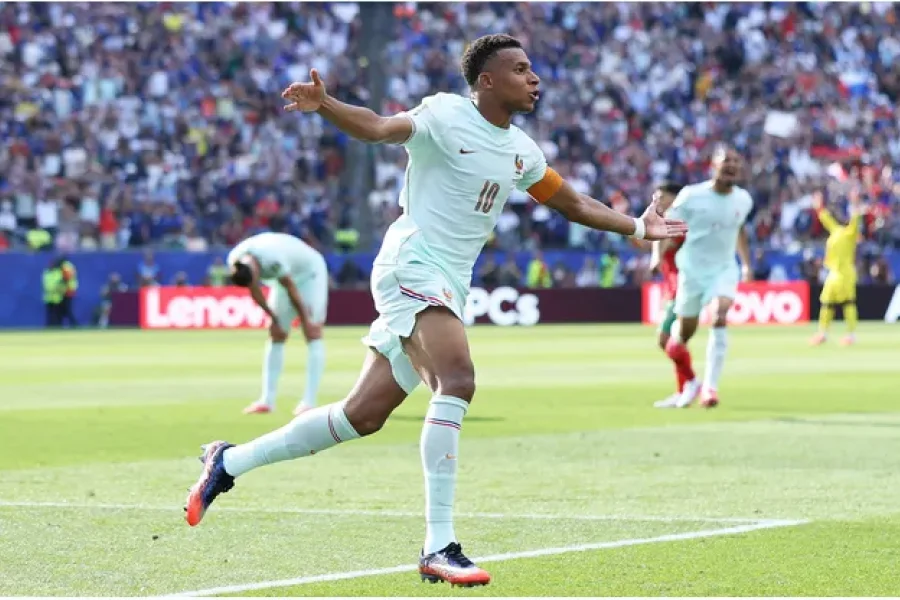 El seleccionado conducido por Didier Deschamps derrotó por dos a cero a los Leones del Atlas en Boston y avanzó a la instancia de los cuatro mejores del certamen norteamericano El seleccionado conducido por Didier Deschamps derrotó por dos a cero a los Leones del Atlas en Boston y avanzó a la instancia de los cuatro mejores del certamen norteamericano