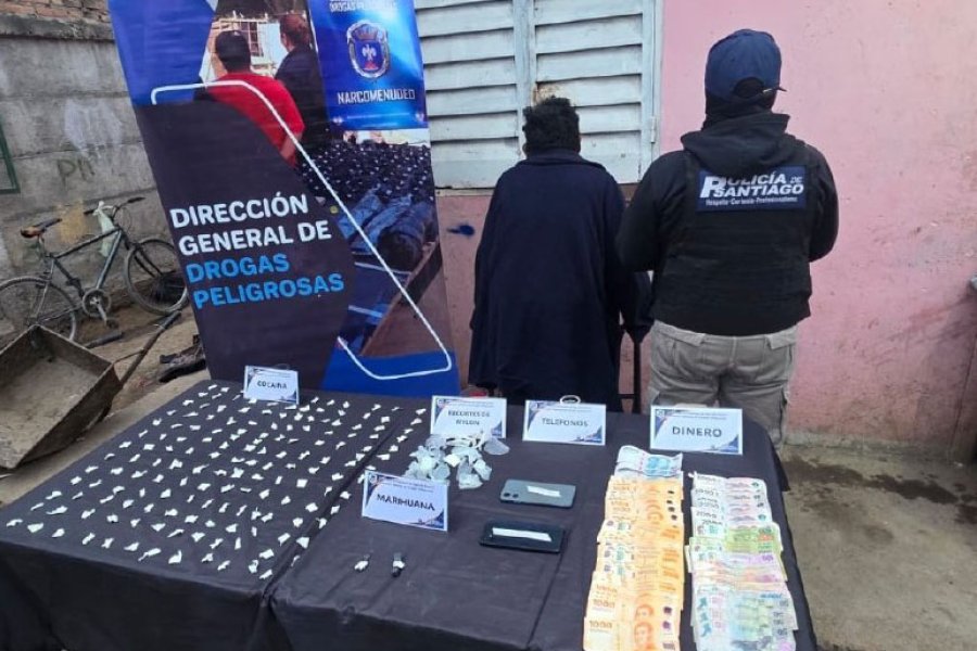 Efectivos de la Dirección General de Drogas Peligrosas desbarataron un presunto punto de fraccionamiento y comercialización de estupefacientes en la ciudad de La Banda