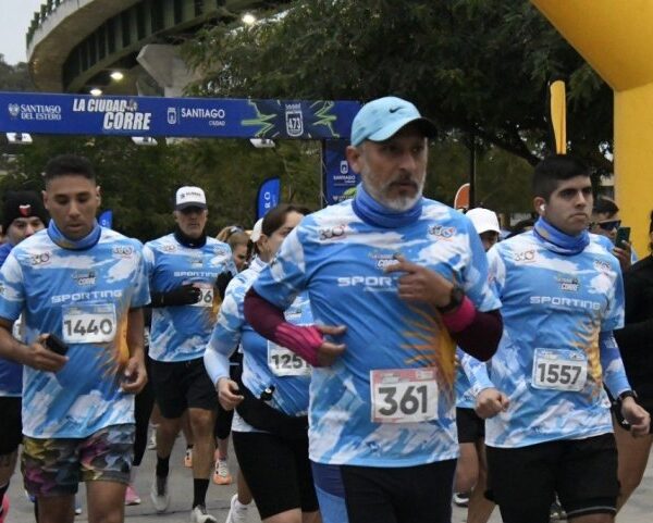 La competencia pedestre reunió a casi dos mil corredores de diversas provincias en el marco de las actividades por el 473.º aniversario de la Madre de Ciudades