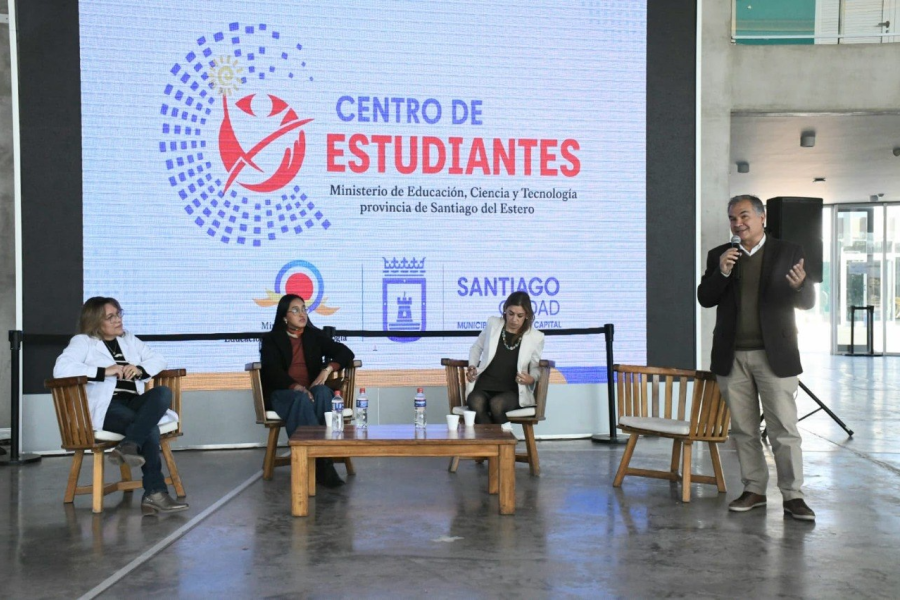 Mario Benavente coordinó junto a Mariela Nassif una jornada pedagógica para orientar a estudiantes secundarios en sus proyectos profesionales Mario Benavente coordinó junto a Mariela Nassif una jornada pedagógica para orientar a estudiantes secundarios en sus proyectos profesionales