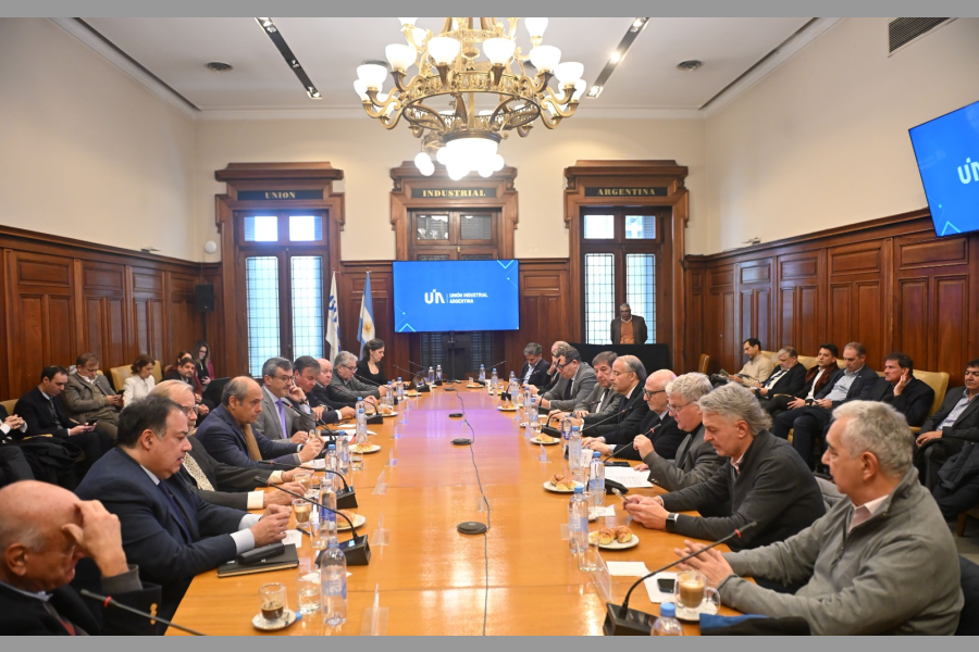 Referentes industriales de Santiago del Estero y de la UIA nacional acordaron un paquete de propuestas logísticas y fiscales para incentivar la producción Referentes industriales de Santiago del Estero y de la UIA nacional acordaron un paquete de propuestas logísticas y fiscales para incentivar la producción