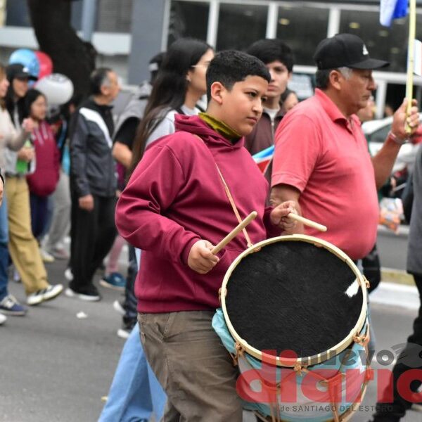 La Marcha de los Bombos hizo latir a Santiago del Estero con una multitudinaria muestra de identidad y cultura popular