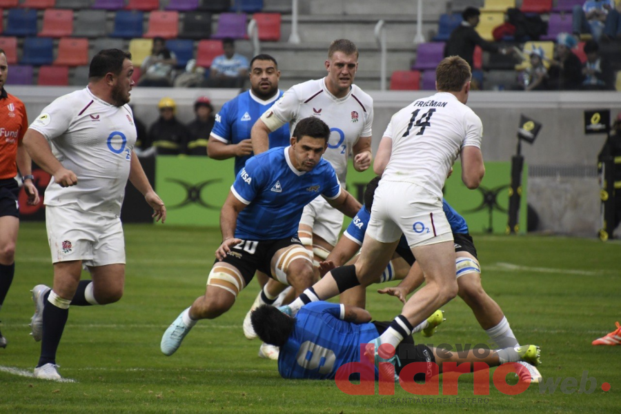 Los Pumas cayeron ante Inglaterra en el Estadio Único Madre de Ciudades en un cierre envuelto en polémica Los Pumas cayeron ante Inglaterra en el Estadio Único Madre de Ciudades en un cierre envuelto en polémica
