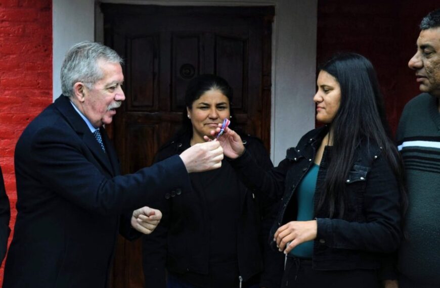 El gobernador Elías Suárez encabezó la inauguración de una planta potabilizadora y viviendas sociales en Pampa de los Guanacos