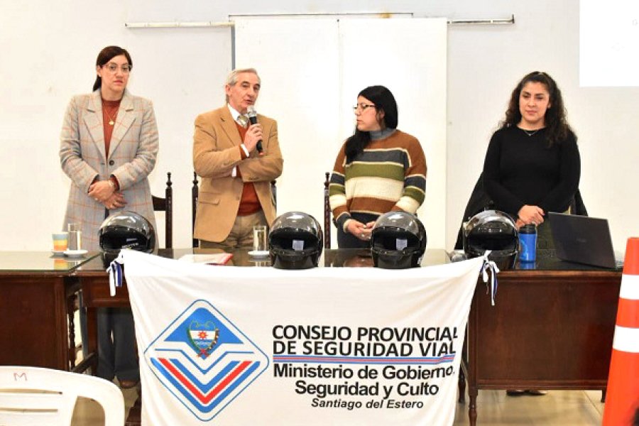 Realizaron en Fernández una jornada de concientización y capacitación sobre seguridad vial Realizaron en Fernández una jornada de concientización y capacitación sobre seguridad vial