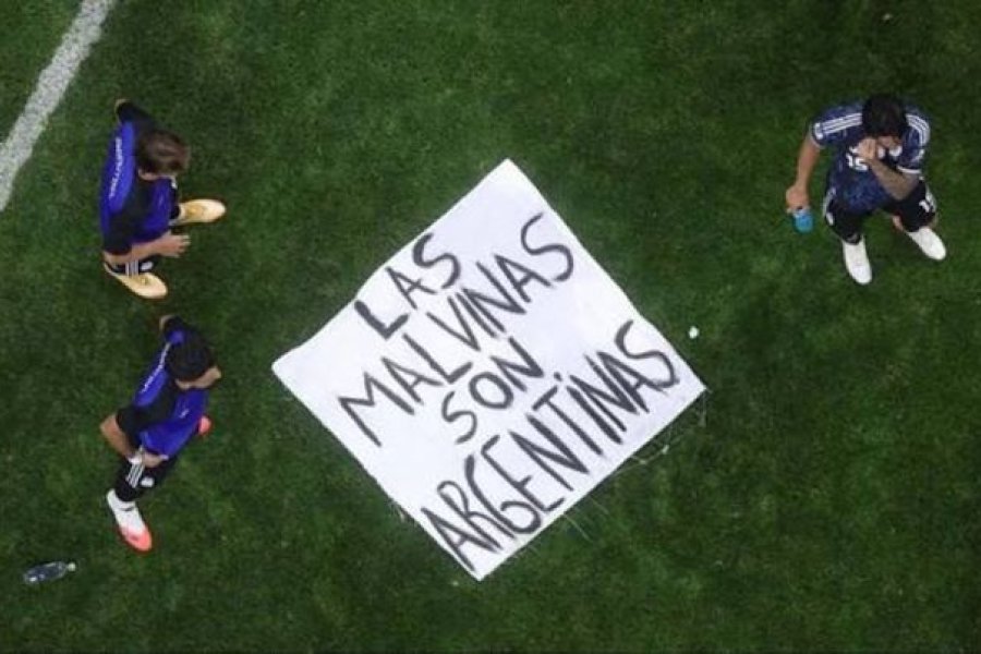 La FIFA abrió un expediente disciplinario contra la AFA y futbolistas argentinos por la exhibición de la bandera de Malvinas