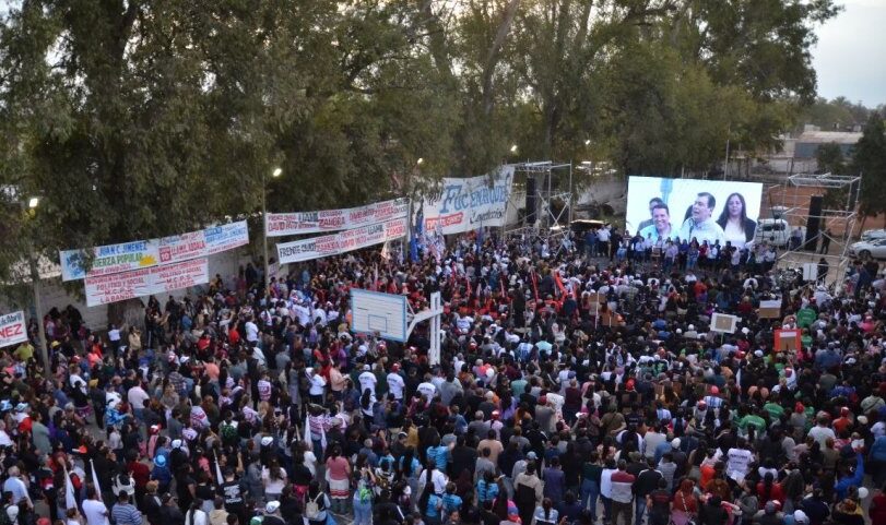 El Frente Cívico cerró su campaña en La Banda con el respaldo de la dirigencia provincial y vecinos El Frente Cívico cerró su campaña en La Banda con el respaldo de la dirigencia provincial y vecinos