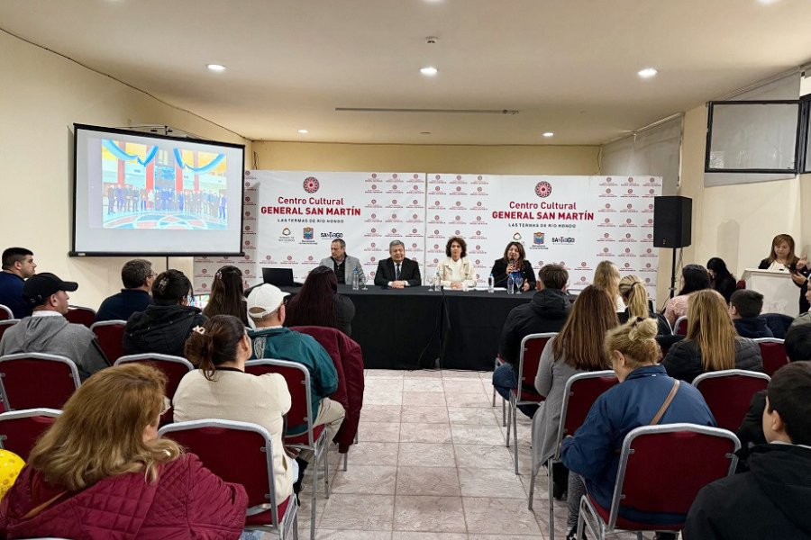 Realizaron una charla informativa sobre diplomaturas de la UNSE en Las Termas Realizaron una charla informativa sobre diplomaturas de la UNSE en Las Termas