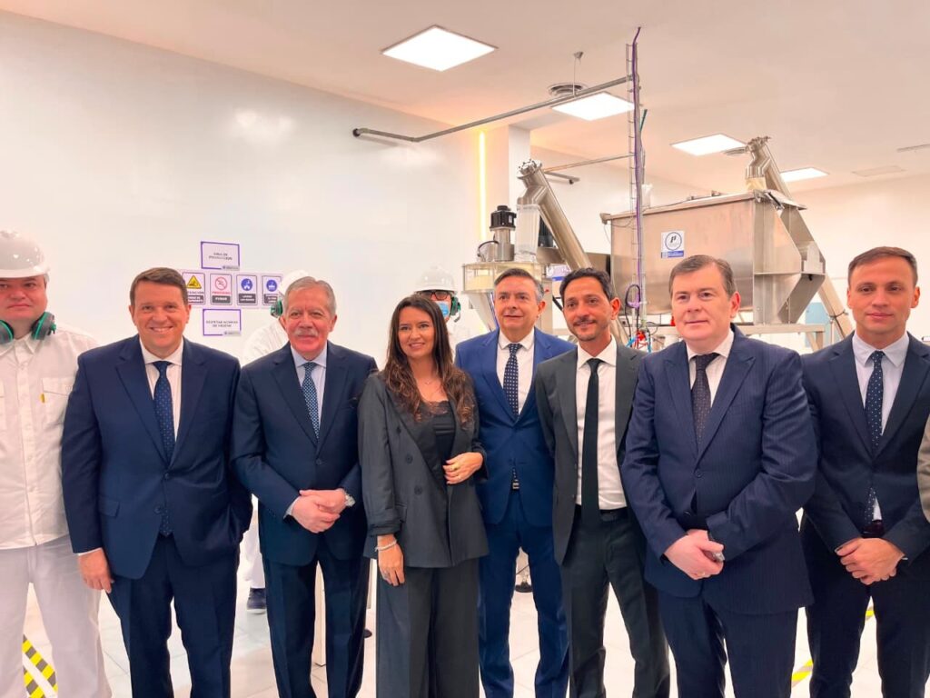 Suárez participó de las inauguración de la nueva planta industrial de Labofarma S.A en La Banda Suárez participó de las inauguración de la nueva planta industrial de Labofarma S.A en La Banda