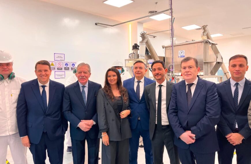 Suárez participó de las inauguración de la nueva planta industrial de Labofarma S.A en La Banda
