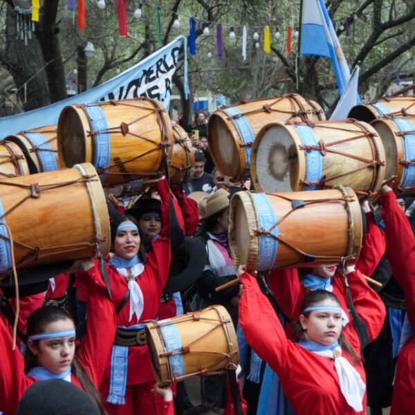 Miles se santiagueños y turistas vibraron en la XXIV Marcha de los Bombos y la XII Marcha de Cuerdas y Fuelles