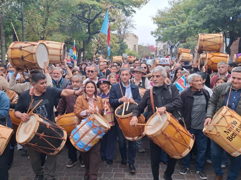 Silva Neder ponderó el impacto cultural de la Marcha de los Bombos como expresión que reafirma el sentir de la santiagueñidad Silva Neder ponderó el impacto cultural de la Marcha de los Bombos como expresión que reafirma el sentir de la santiagueñidad