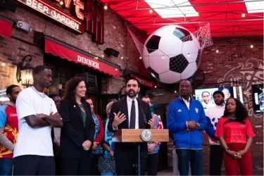 El gobierno de Nueva York avanza con un impuesto a las segundas viviendas de lujo e involucra a destacadas figuras públicas El gobierno de Nueva York avanza con un impuesto a las segundas viviendas de lujo e involucra a destacadas figuras públicas