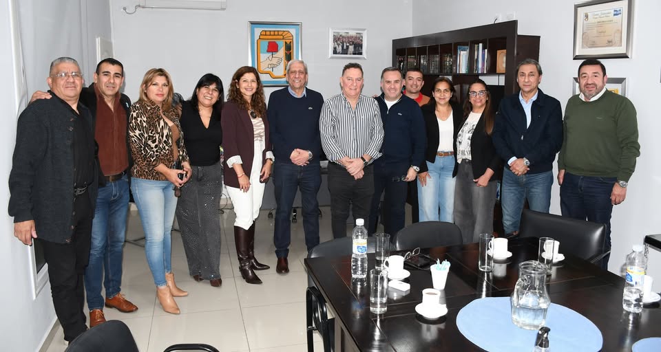 José Emilio Neder mantuvo una reunión de trabajo con el intendente electo de Las Termas de Río Hondo y concejales electos José Emilio Neder mantuvo una reunión de trabajo con el intendente electo de Las Termas de Río Hondo y concejales electos