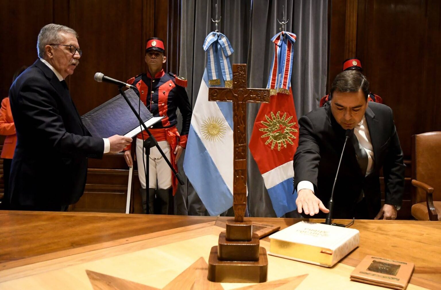 El gobernador Elías Suárez tomó juramento al nuevo ministro de Economía CPN Jorge Gustavo Murad